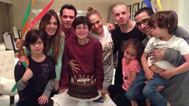 MARC ANTHONY MODERN FAMILY.jpg